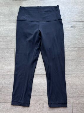 Lululemon Black High Rise Crop Leggings Women’s Size 6 21” Inseam